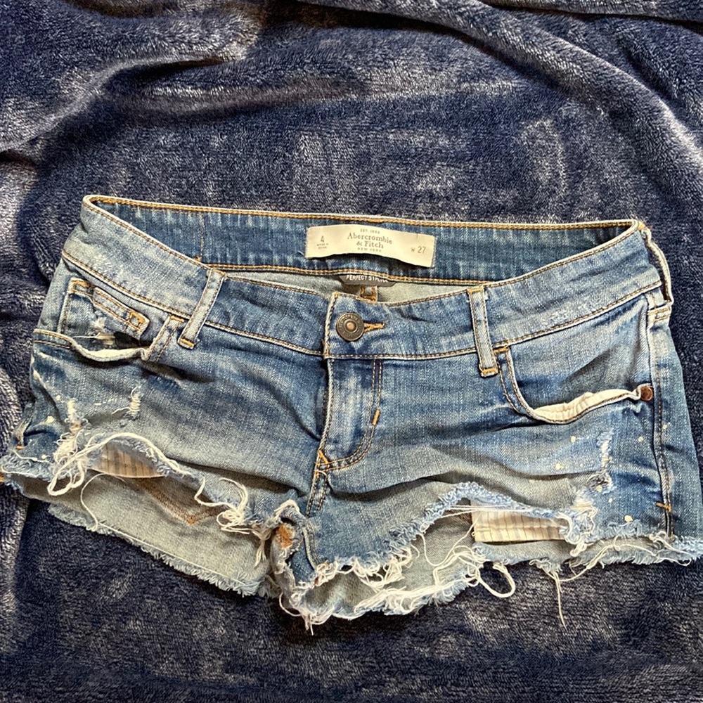 Abercrombie & Fitch, Size 4, W27 very short jean shorts